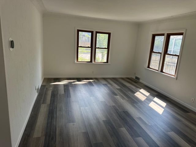 919 3rd Street E, Saint Paul, MN 55106