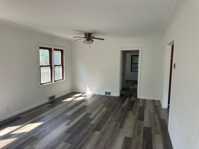 919 3rd Street E, Saint Paul, MN 55106