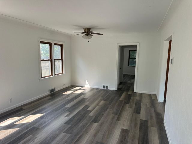 919 3rd Street E, Saint Paul, MN 55106