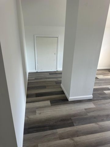 919 3rd Street E, Saint Paul, MN 55106