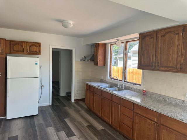 919 3rd Street E, Saint Paul, MN 55106