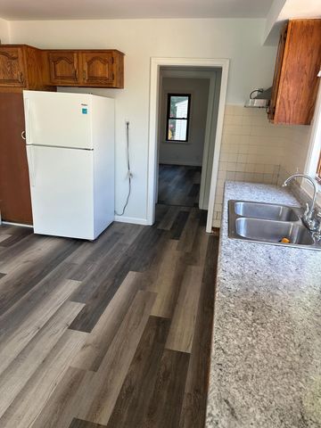 919 3rd Street E, Saint Paul, MN 55106