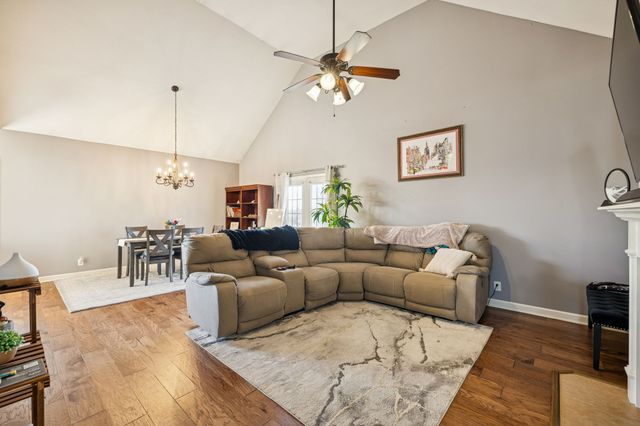 394 Heron Ridge Ct, Clarksville, TN 37040