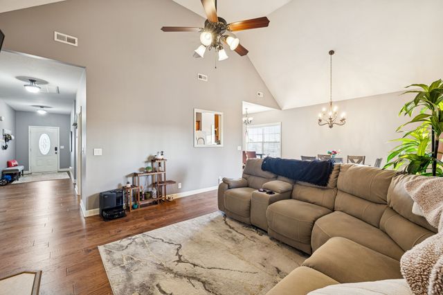 394 Heron Ridge Ct, Clarksville, TN 37040