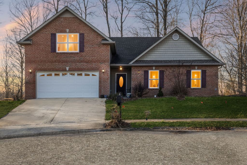 394 Heron Ridge Ct, Clarksville, TN 37040