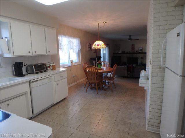 3522 Lorena Drive, Waterford Charter Township, MI 48329