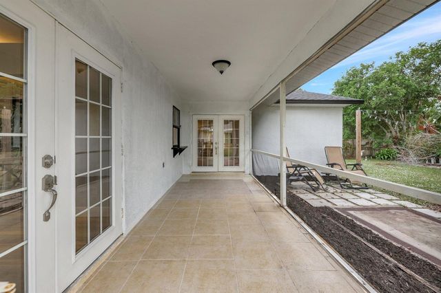 654 SW Pueblo Terrace, Port St. Lucie, FL 34953