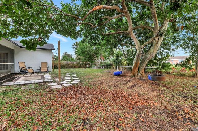 654 SW Pueblo Terrace, Port St. Lucie, FL 34953
