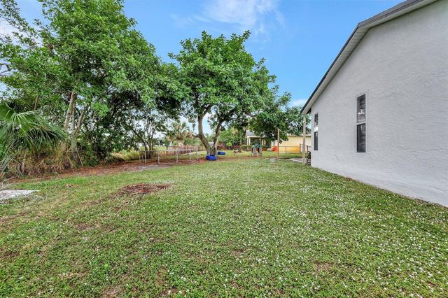 654 SW Pueblo Terrace, Port St. Lucie, FL 34953