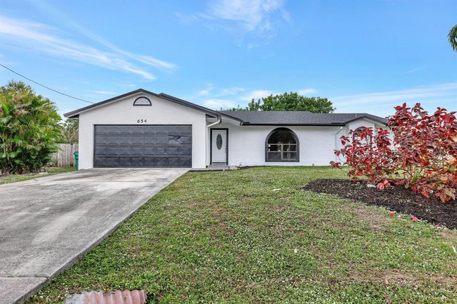 654 SW Pueblo Terrace, Port St. Lucie, FL 34953