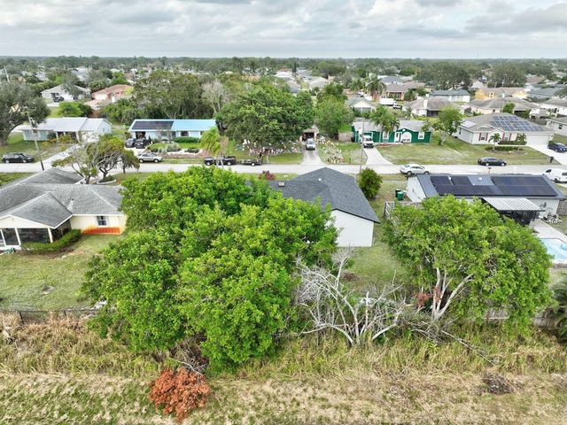 654 SW Pueblo Terrace, Port St. Lucie, FL 34953