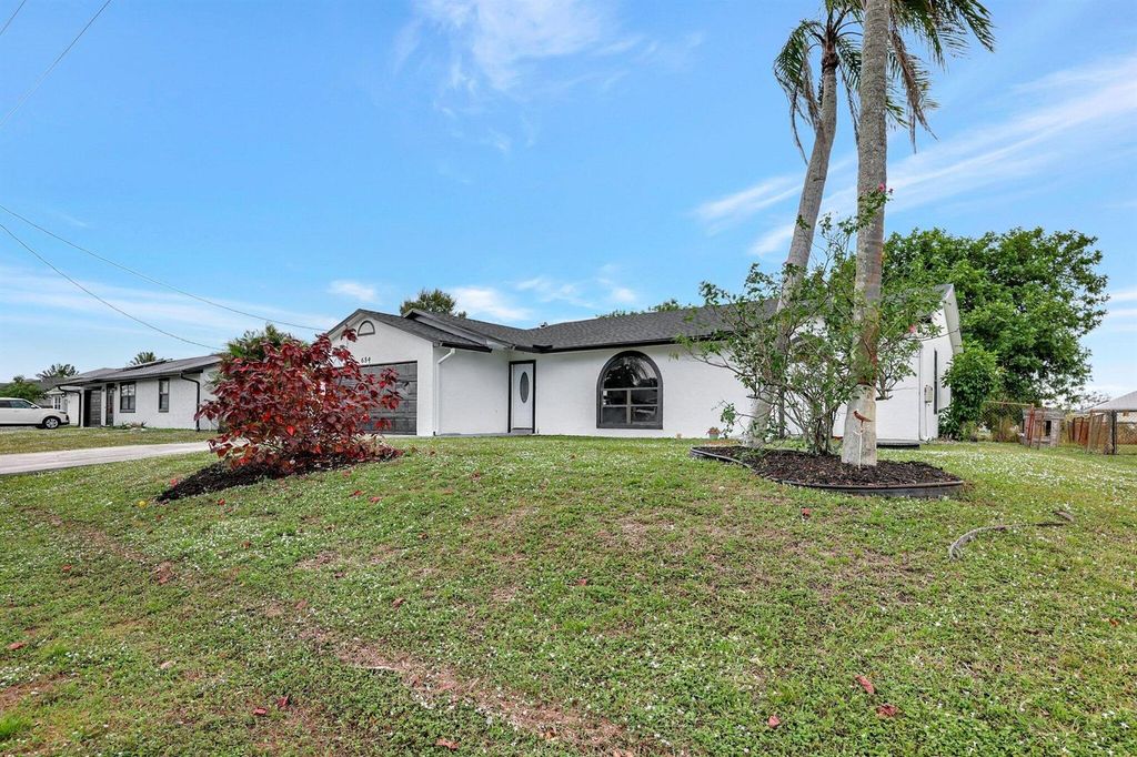 654 SW Pueblo Terrace, Port St. Lucie, FL 34953