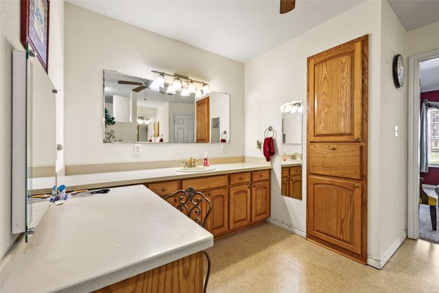 1673 County Road 1525, Ector, TX 75439