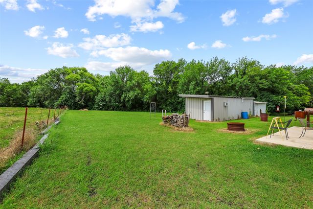 1673 County Road 1525, Ector, TX 75439