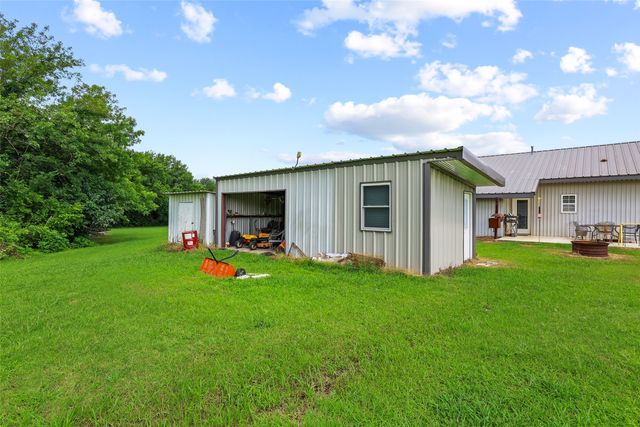1673 County Road 1525, Ector, TX 75439