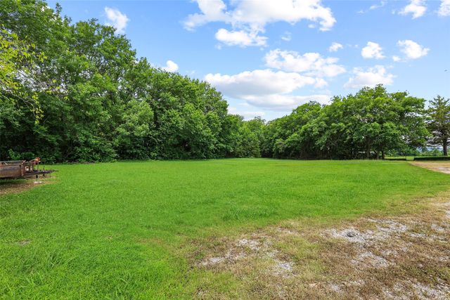 1673 County Road 1525, Ector, TX 75439