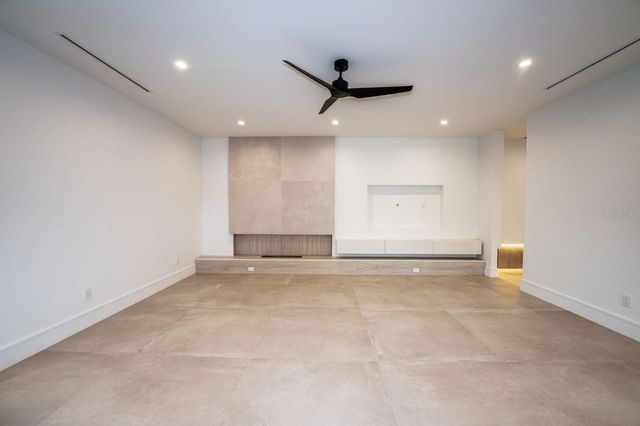 3010 W TRILBY AVENUE, Tampa, FL 33611