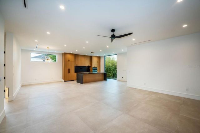 3010 W TRILBY AVENUE, Tampa, FL 33611