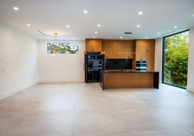 3010 W TRILBY AVENUE, Tampa, FL 33611