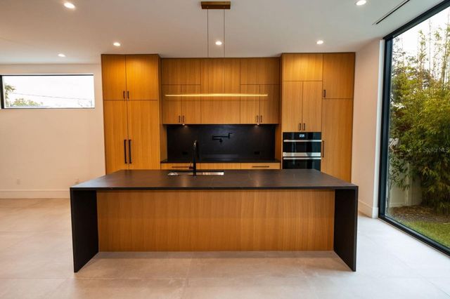 3010 W TRILBY AVENUE, Tampa, FL 33611