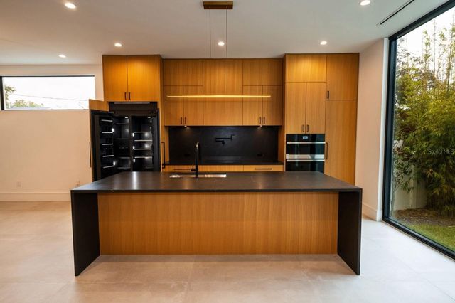 3010 W TRILBY AVENUE, Tampa, FL 33611