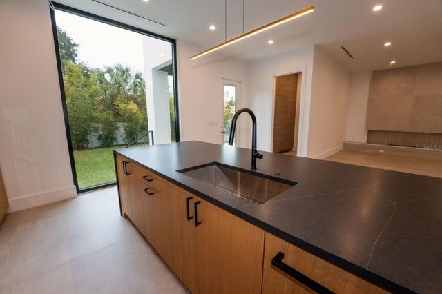 3010 W TRILBY AVENUE, Tampa, FL 33611