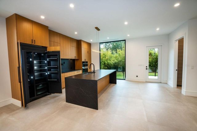 3010 W TRILBY AVENUE, Tampa, FL 33611