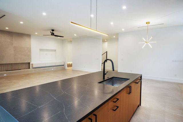 3010 W TRILBY AVENUE, Tampa, FL 33611