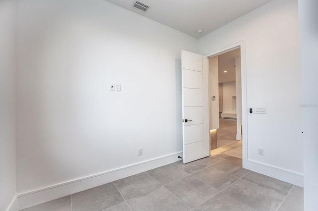 3010 W TRILBY AVENUE, Tampa, FL 33611