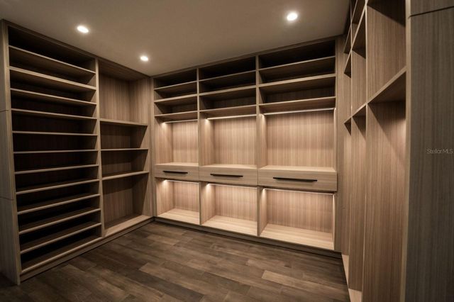 3010 W TRILBY AVENUE, Tampa, FL 33611