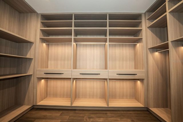 3010 W TRILBY AVENUE, Tampa, FL 33611