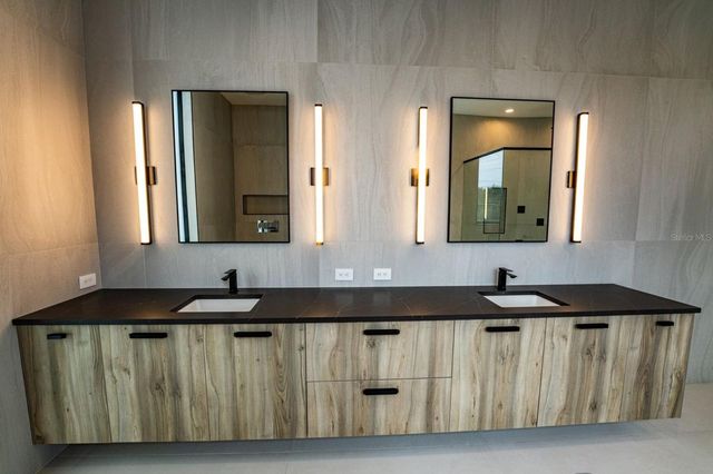 3010 W TRILBY AVENUE, Tampa, FL 33611