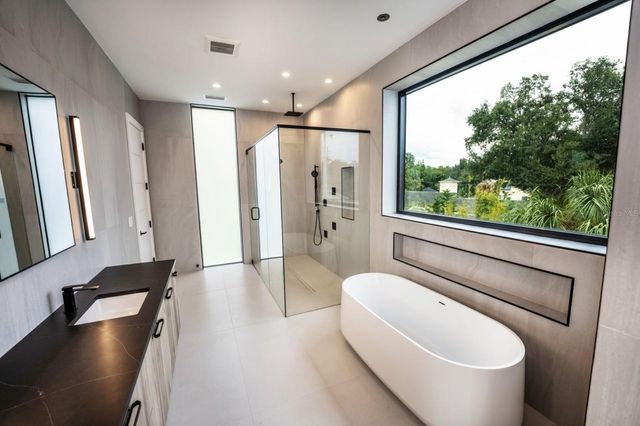 3010 W TRILBY AVENUE, Tampa, FL 33611