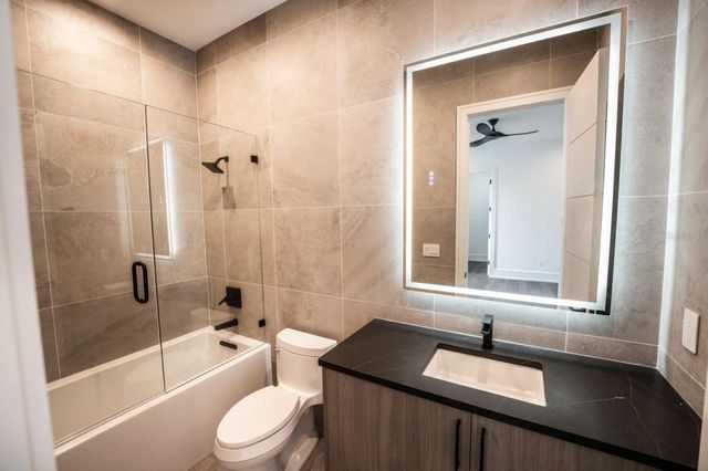 3010 W TRILBY AVENUE, Tampa, FL 33611