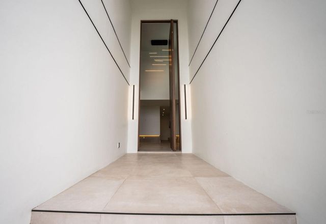 3010 W TRILBY AVENUE, Tampa, FL 33611