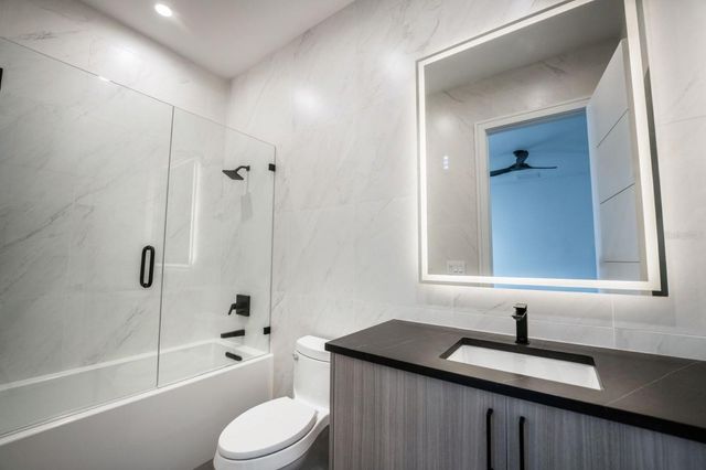 3010 W TRILBY AVENUE, Tampa, FL 33611