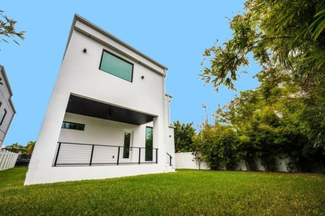 3010 W TRILBY AVENUE, Tampa, FL 33611