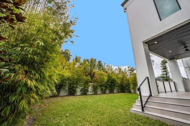 3010 W TRILBY AVENUE, Tampa, FL 33611