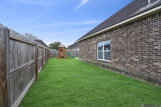 1706 S Gonzales Trace Ave, Gonzales, LA 70737