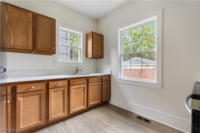 156 E Mapledale Avenue, Akron, OH 44301