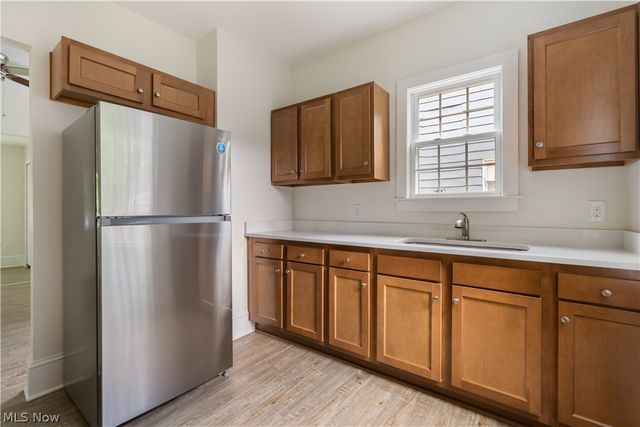 156 E Mapledale Avenue, Akron, OH 44301