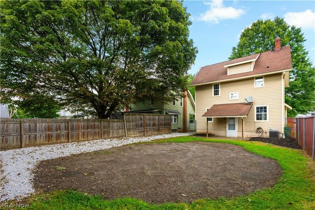 156 E Mapledale Avenue, Akron, OH 44301