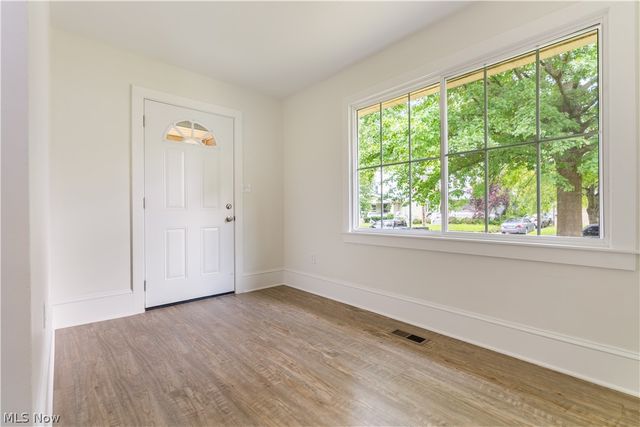 156 E Mapledale Avenue, Akron, OH 44301
