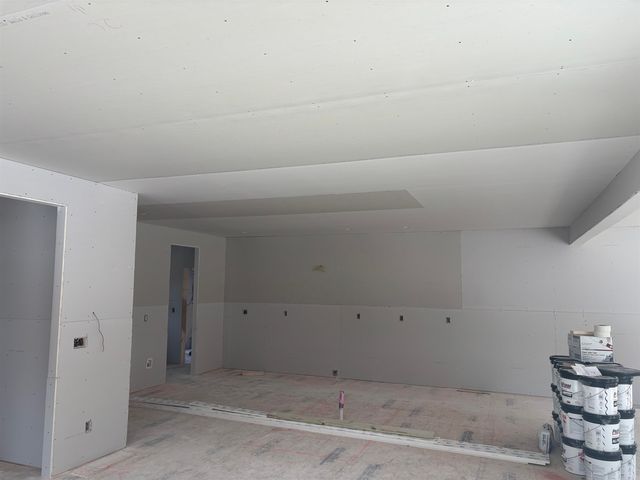 61 Whitford Street, Manchester, NH 03104