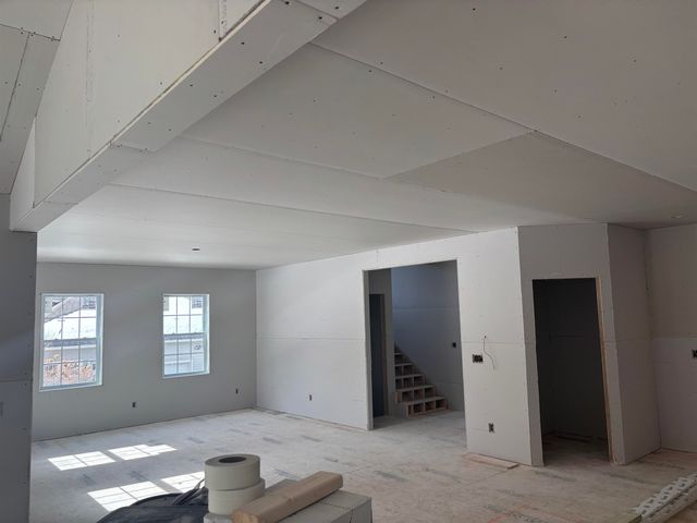 61 Whitford Street, Manchester, NH 03104