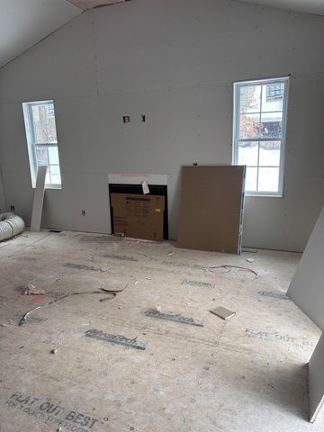 61 Whitford Street, Manchester, NH 03104