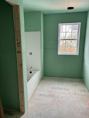 61 Whitford Street, Manchester, NH 03104