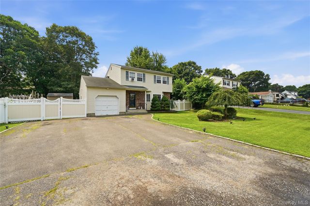 26 Probst Drive, Shirley, NY 11967