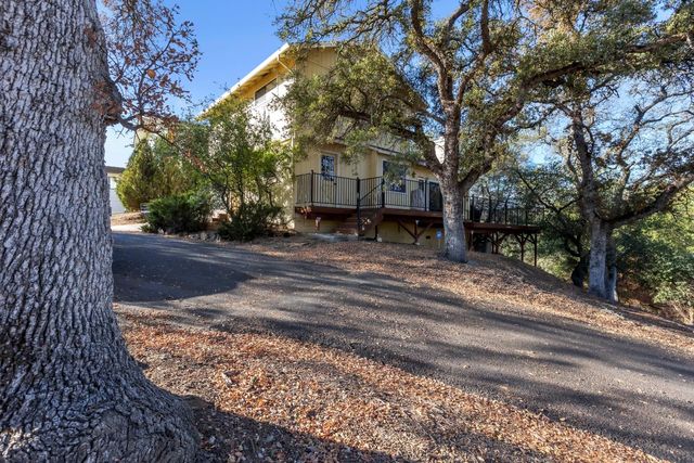 65 Poker Flat Rd, Copperopolis, CA 95228