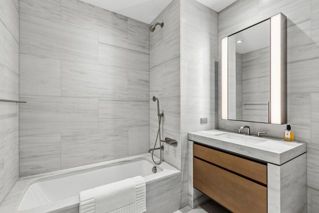 555 W 22nd St Apt 5CE, New York City, NY 10011